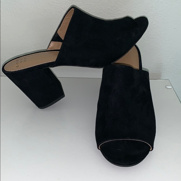 Mules - Picture 6 of 7